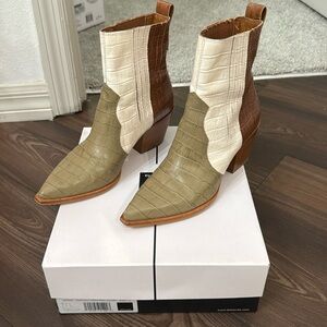 Dolce Vita Booties